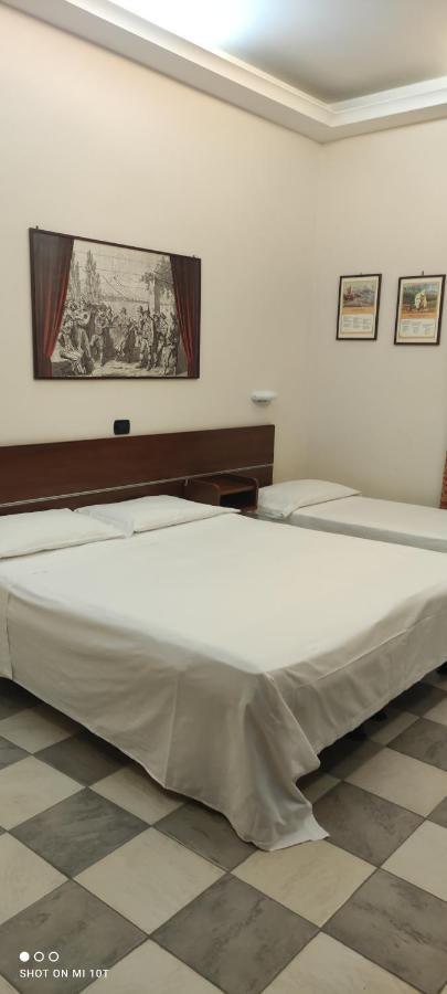 Hotel Luna Rossa Napels Buitenkant foto