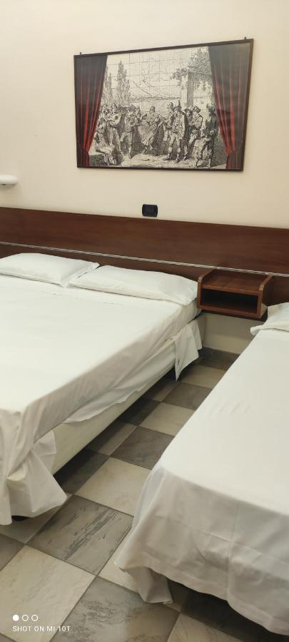 Hotel Luna Rossa Napels Buitenkant foto