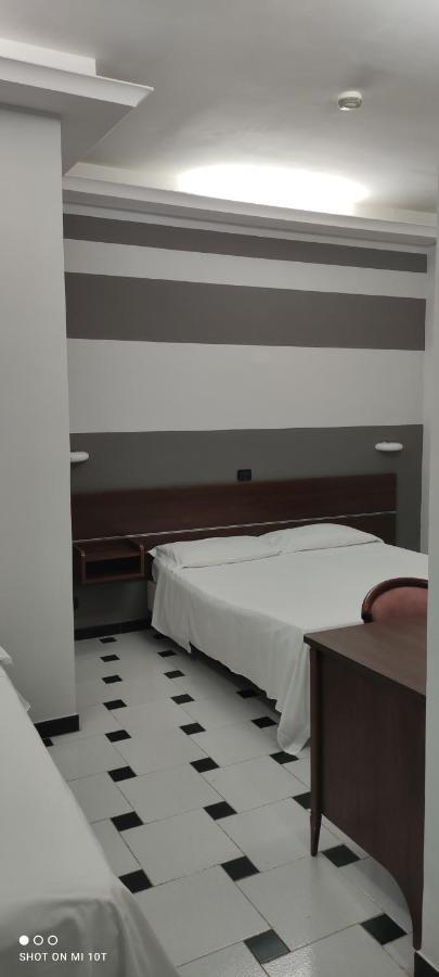 Hotel Luna Rossa Napels Buitenkant foto