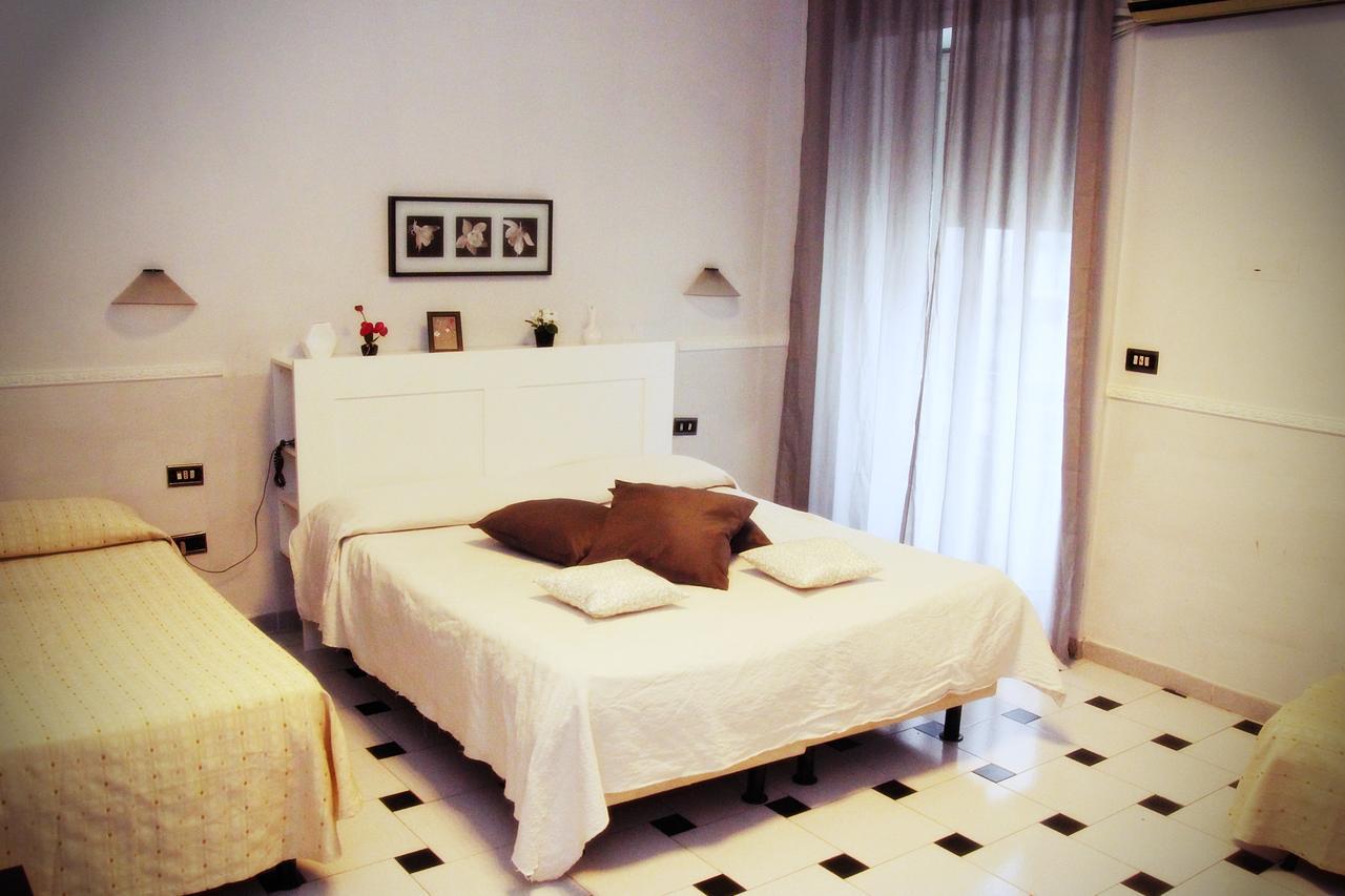 Hotel Luna Rossa Napels Buitenkant foto