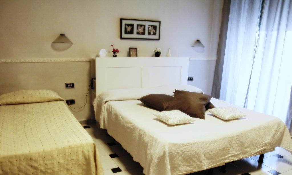 Hotel Luna Rossa Napels Buitenkant foto