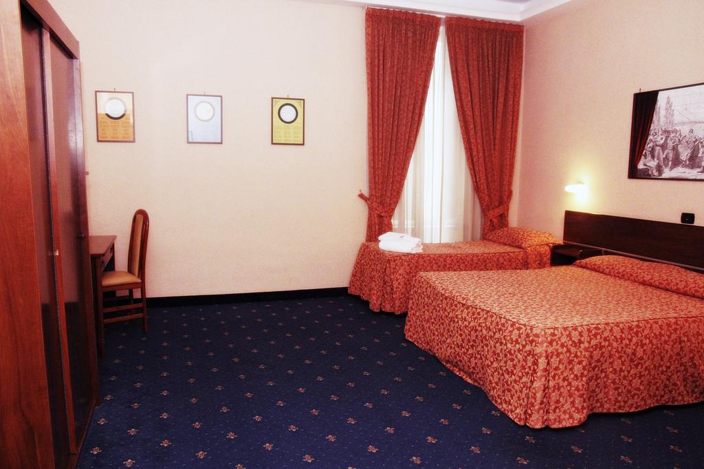 Hotel Luna Rossa Napels Buitenkant foto