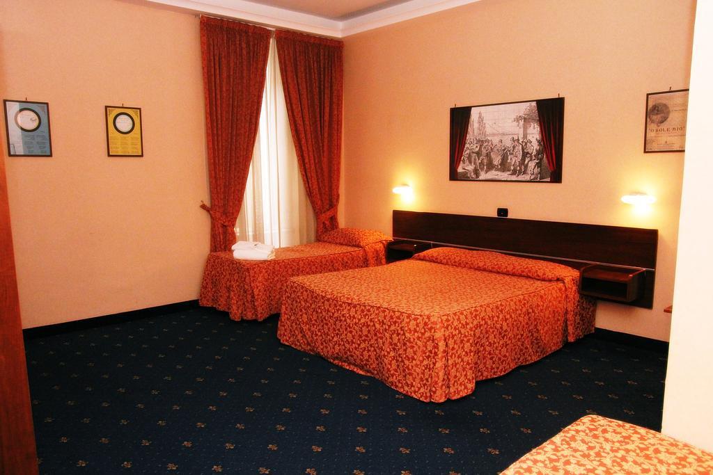 Hotel Luna Rossa Napels Buitenkant foto