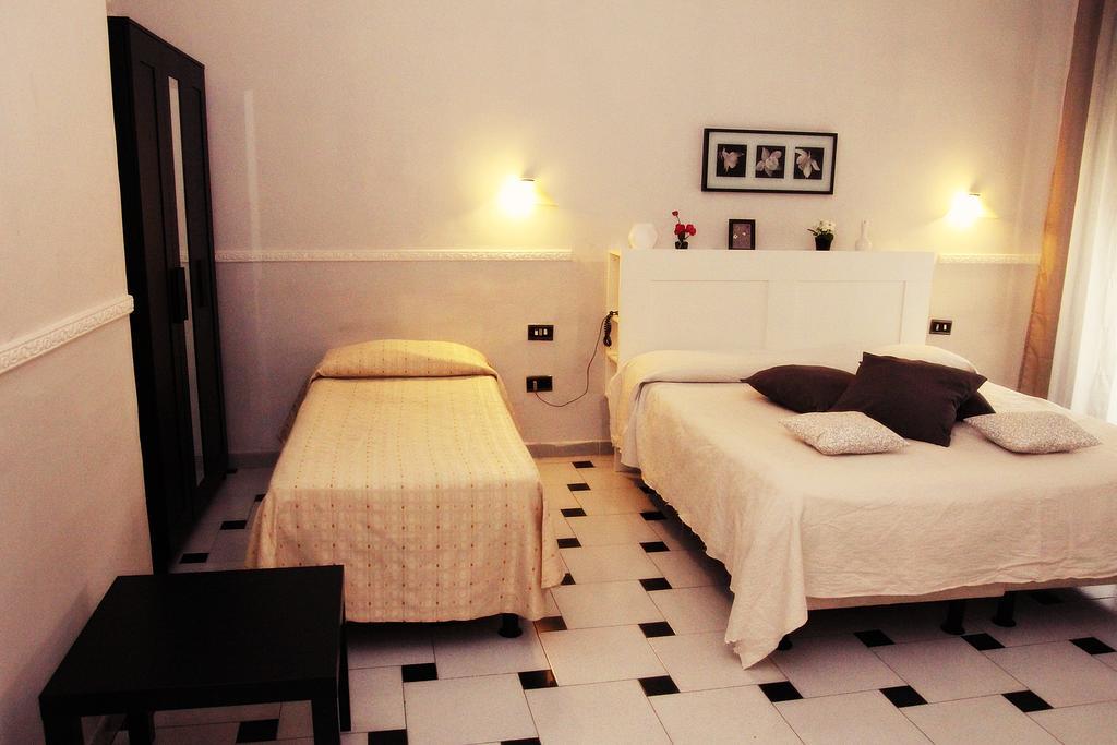 Hotel Luna Rossa Napels Buitenkant foto