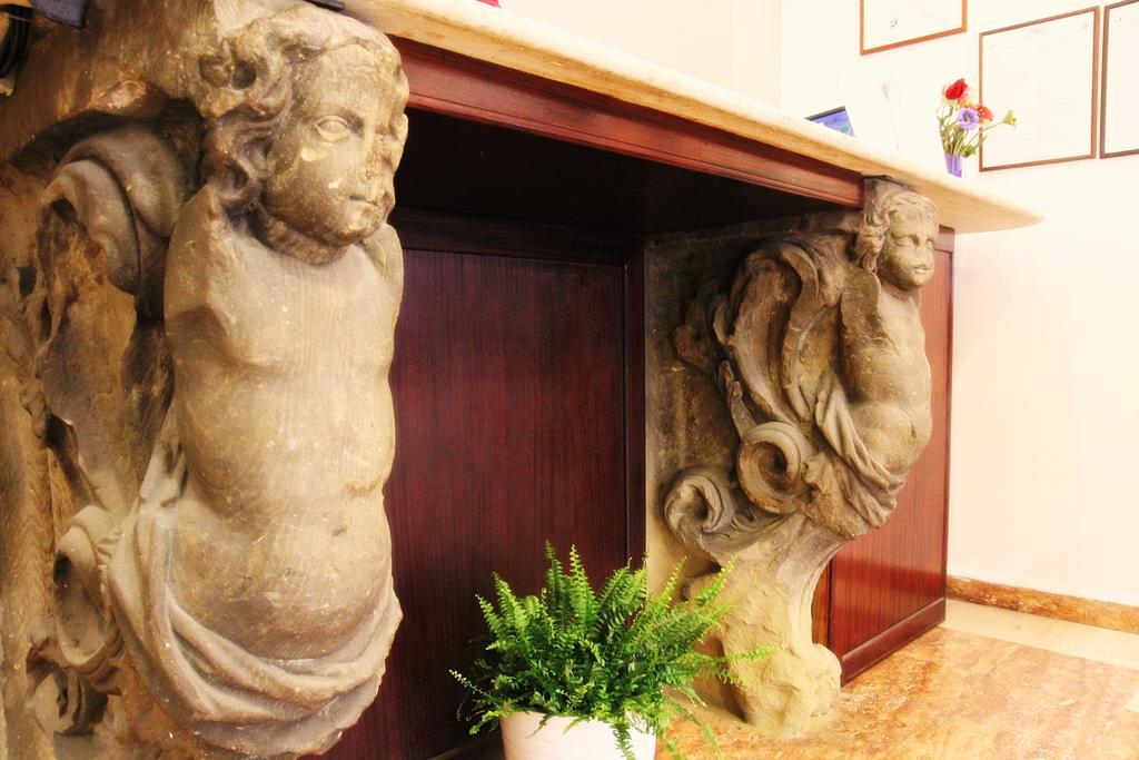 Hotel Luna Rossa Napels Buitenkant foto