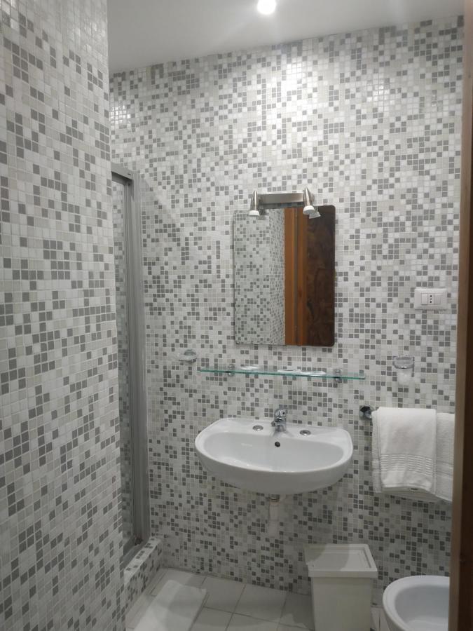Hotel Luna Rossa Napels Buitenkant foto
