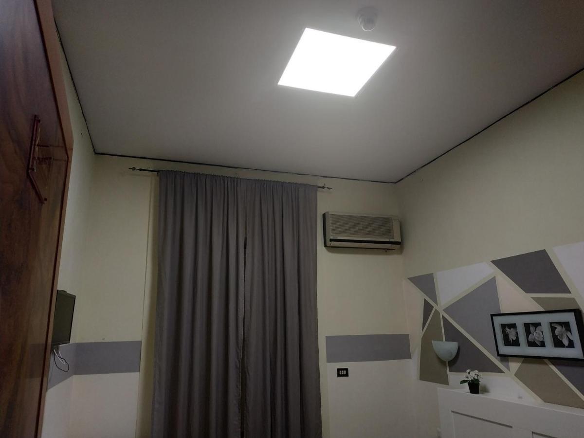 Hotel Luna Rossa Napels Buitenkant foto