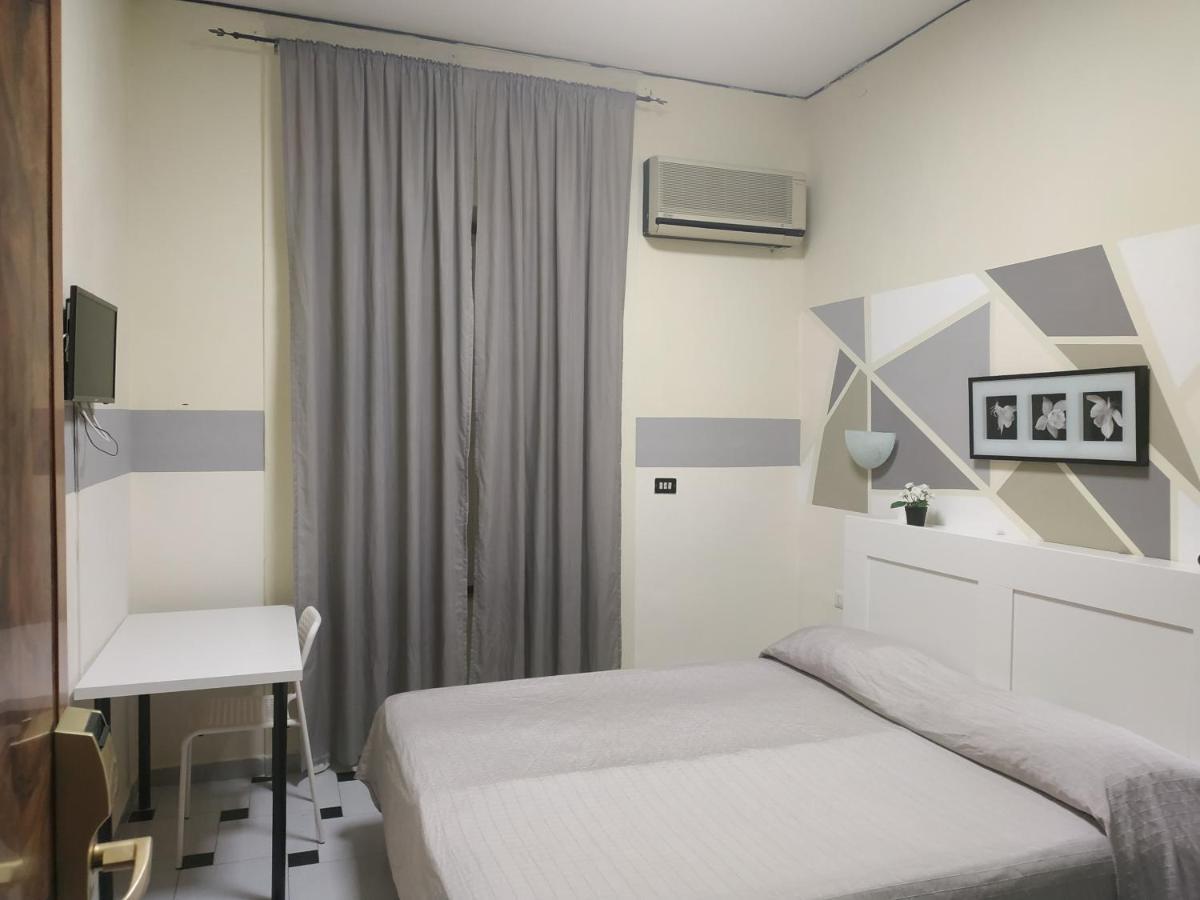 Hotel Luna Rossa Napels Buitenkant foto